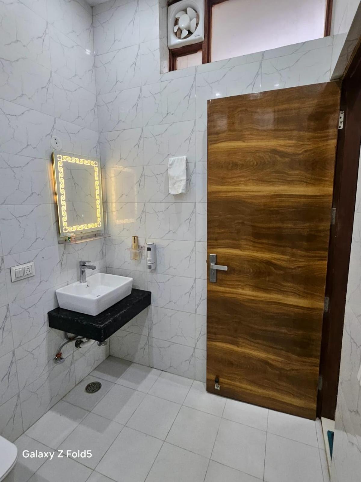 Bed and Breakfast Ashirwaad 249 Greater Noida Exterior foto